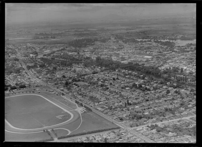 Hamilton scene, including Jubilee Park and Waikato River