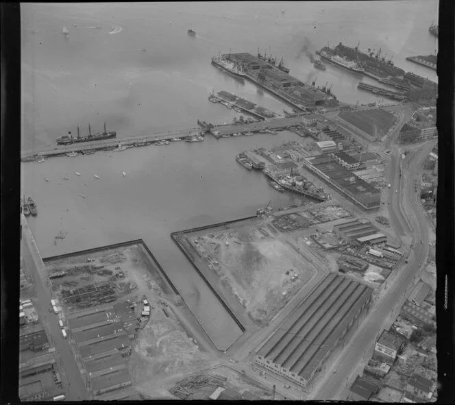 Auckland Waterfront Lighter Basin, showing shipping