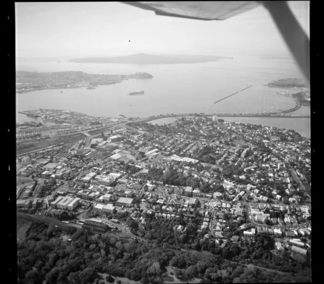 Parnell, Auckland, with Parnell Road centre