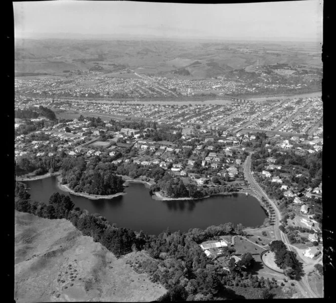 Wanganui, showing Virginia Lake and Centennial Winter Gardens, Sacred Heart Convent, Saint Johns Hill, and Great North Road, with the Wanganui River and residential housing beyond
