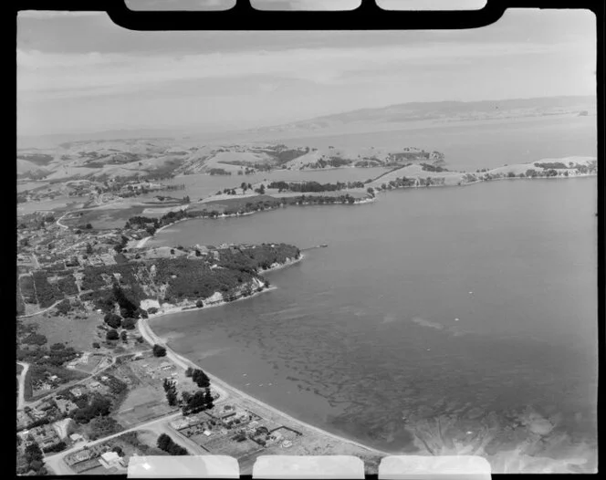 Surfdale, Waiheke Island, Auckland, showing Huruhi Bay