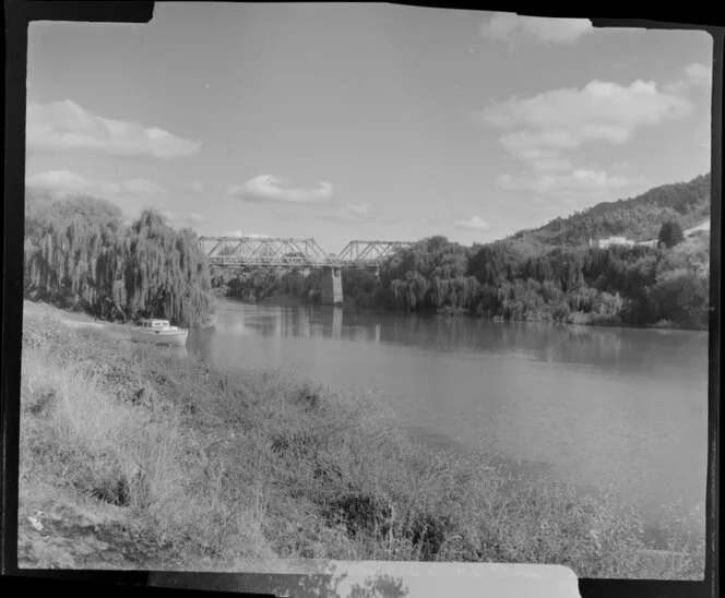 Scene at Ngaruawahia with bridge over a river, probably the Waipa