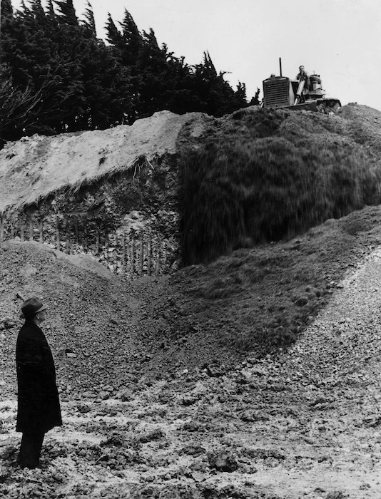 Sir Thomas Hunter watching excavation work at Victoria University College