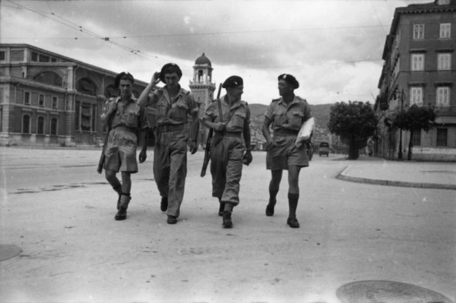 Kaye, George F, 1914- (Photographer) : New Zealand soldiers, including Allan Hodges and D Nicholson, walking in Trieste, Italy