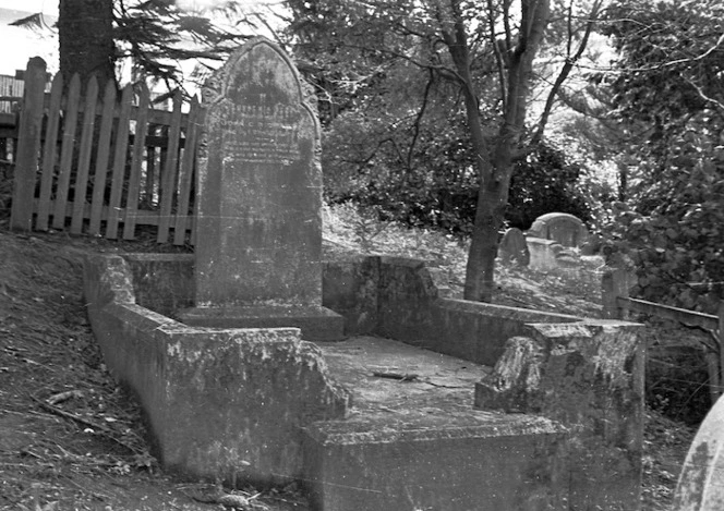 The grave of Richards (first name unknown), plot 1404, Bolton Street Cemetery