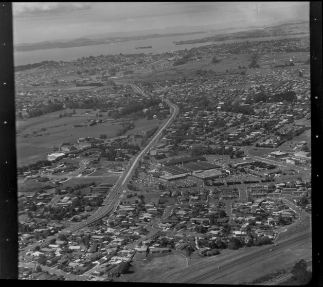 Pakuranga, Auckland, including shopping centre, Saint Kentigern College, and residential houses