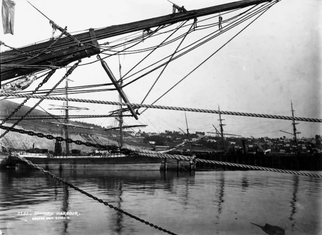 Burton Brothers (Dunedin), 1868-1898 :Oamaru Harbour