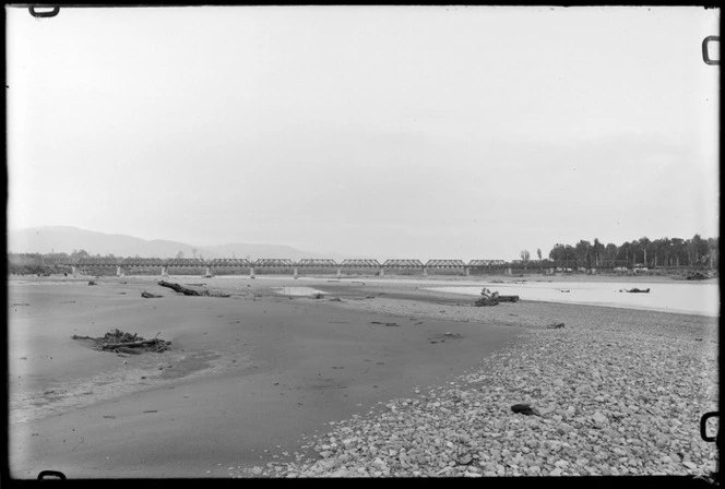 Wellington and Manawatu Railway Company bridge over the Manawatu river, between Longburn and Linton