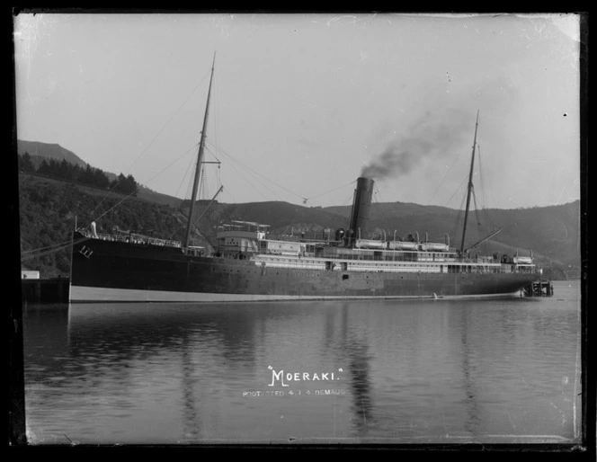 Steam ship Moeraki at Port Chalmers