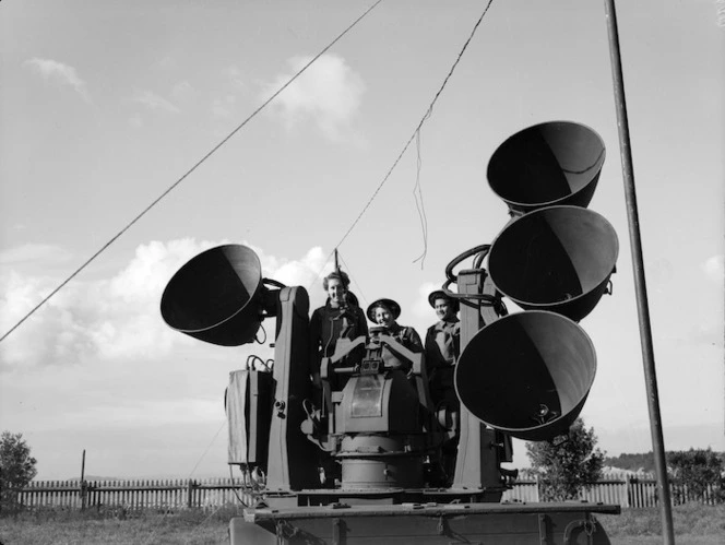 New Zealand Women's Army Auxiliary Corps team operating a sound detector