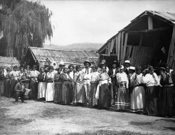 Ross, Malcolm, 1862-1930 :Practising the "poi" dance [Ruatoki]