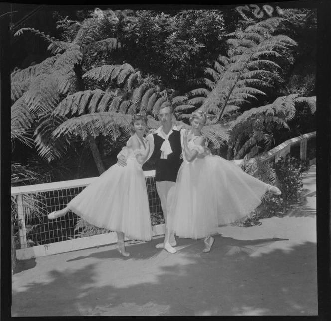 Unidentified ballet dancers in costume for Les Sylphides at the Botanic Gardens, Wellington