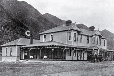 Image: The newly completed Ferry Hotel, Waiau, with the Hanmer coach in front