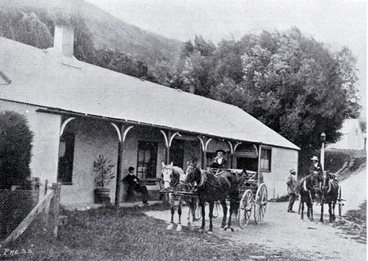 Image: The second Waiau Ferry Hotel established in 1872, which was replaced in 1905