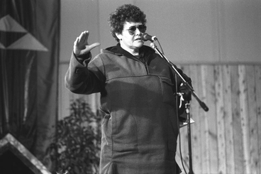 Image: Keri Hulme speaking at Nga Puna Waihanga, Omaka Marae