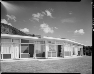 Image: House designed by E A Plischke for D Winn, Walter Road, Lowry Bay, Eastbourne, Lower Hutt, Wellington