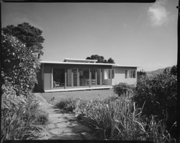 Image: House designed by E A Plischke for H G Lang, Hatton Street, Karori, Wellington