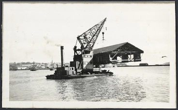 Image: Floating crane, Waitemata Harbour, Auckland