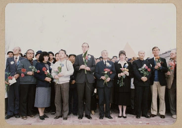 Image: Chinese and New Zealanders at Rewi Alley's funeral, China