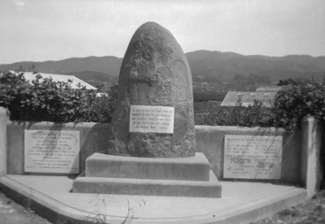 Image: Photographer unknown: Memorial to New Zealand Wars in the Hutt Valley