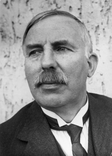Image: Portrait of Ernest Rutherford - Photograph taken by Umbo