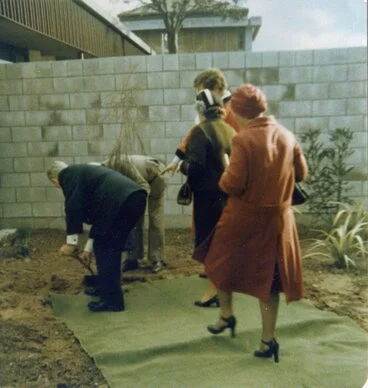 Image: Library 4, Fergusson Drive; opening; Mayor Rex Kirton watching Sir Keith Holyoake planting a rimu tree.