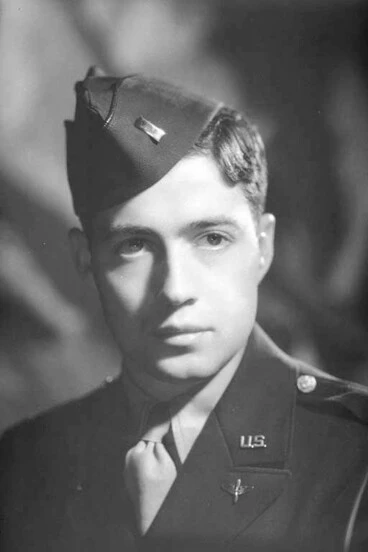 Image: 1/4 portrait of Lieutenant Renfers, USA, in uniform