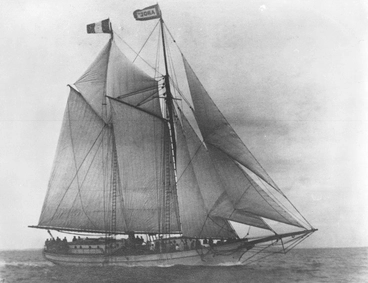 Image: Showing an old sailing ship