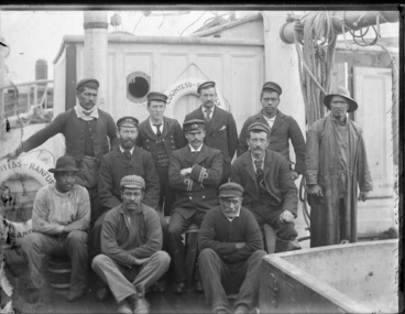Image: Group portrait of the crew from the Countess of Ranfurly...