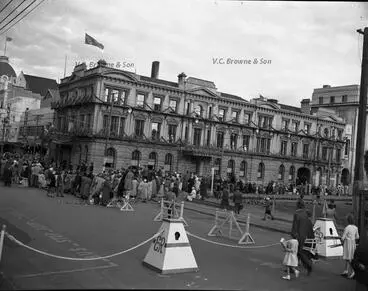 Image: The Clarendon Hotel dressed for Royalty (1954) (PB0422/57)