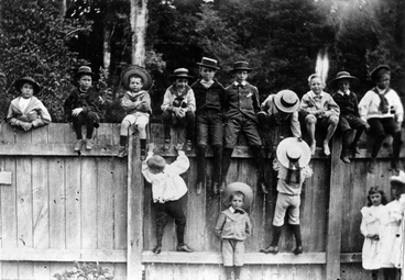 Image: Fifteen children near a fence at Te Rakaunui