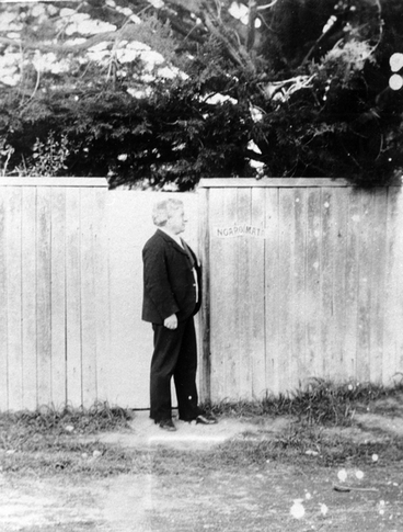 Image: A man dressed in a suit standing outside Ngapoimata