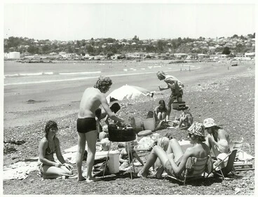 Image: Barbeque on Westshore Beach, Napier, Hawke's Bay