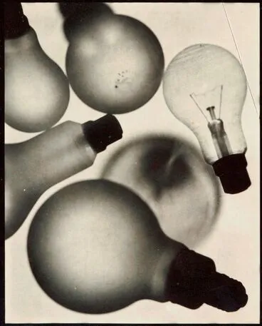 Image: Projection image: light bulbs