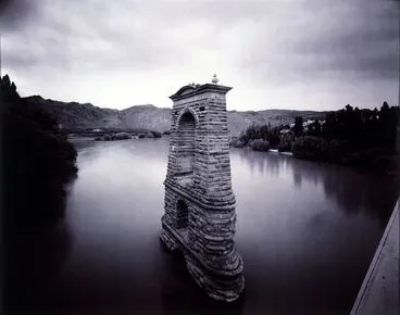 Image: Old bridge structure from new bridge: Clutha River: Alexandra 1980