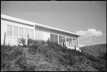 Image: Exterior of the Kahn house, Ngaio, Wellington - Photograph taken by Irene Koppel