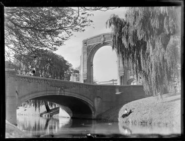 Image: Avon River, including Bridge of Remembrance, Cashel Street, Christchurch