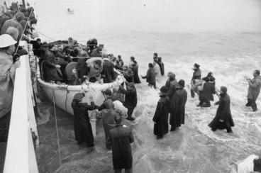 Image: Survivors from the Wahine shipwreck arriving in a lifeboat at Seatoun, Wellington