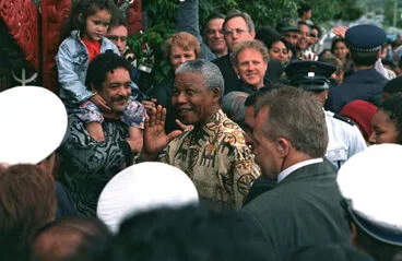 Image: Political leaders: President Nelson Mandela at Ngāruawāhia