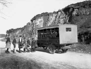 Image: School bus, 1920s
