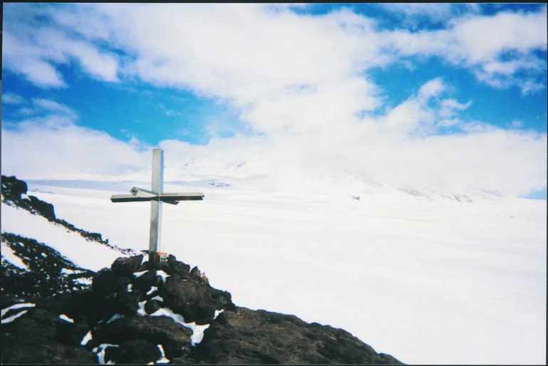 Image: Mt Erebus disaster Memorial Cross