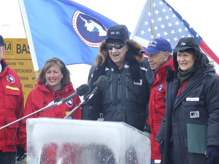 Image: Claudia McMurray, Sir Edmund Hillary, Paul Hargreaves and Prime Minister Helen Clark at the ice podium.