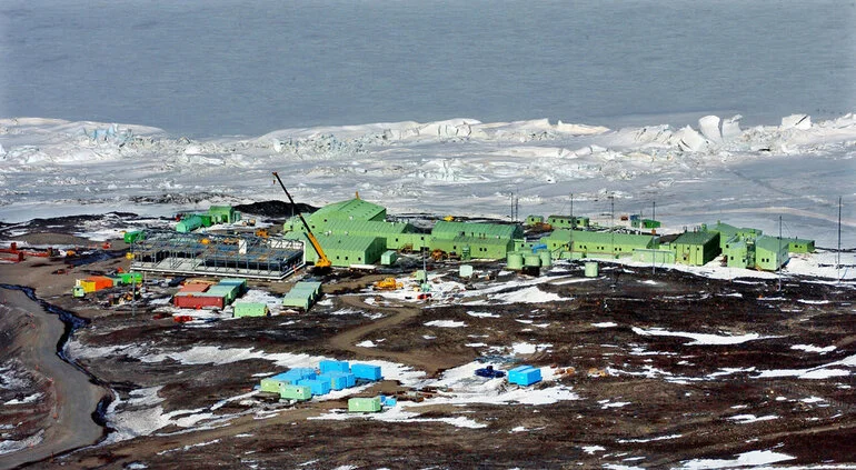 Image: An aerial photo of the base showing the Hillary Field Centre, the largest construction project undertaken at Scott Base in November 2004