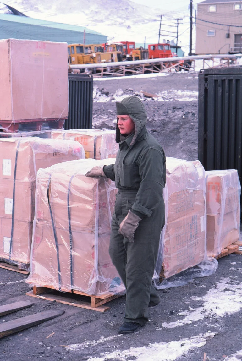 Image: Cargo Handler