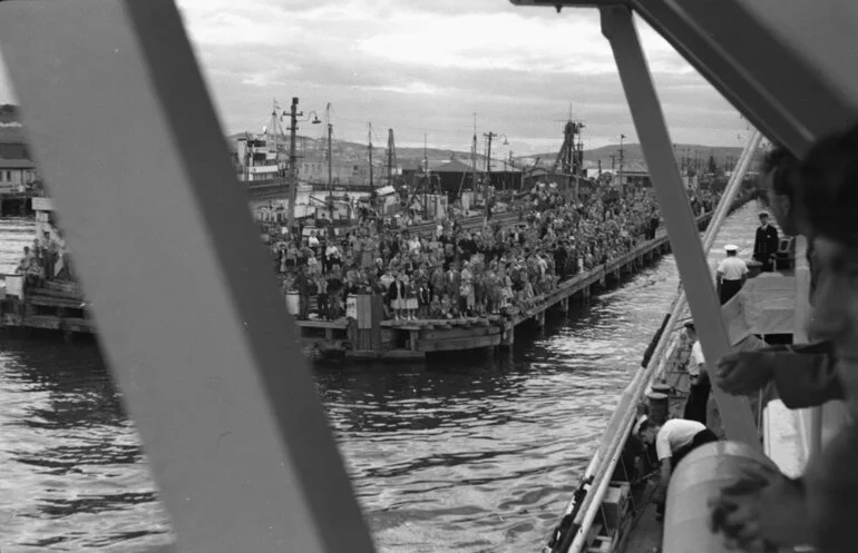 Image: Farewell to the expedition as it finally leaves New Zealand from Bluff