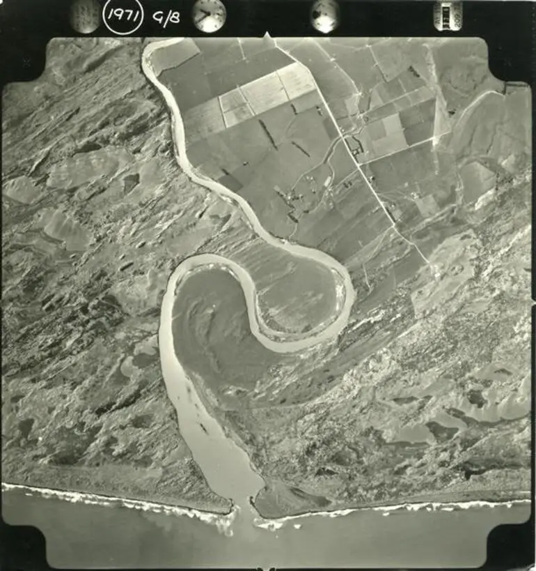 Image: Aerial Photograph Contact Print, Turakina and Whangaehu River mouths, Sheet G/8