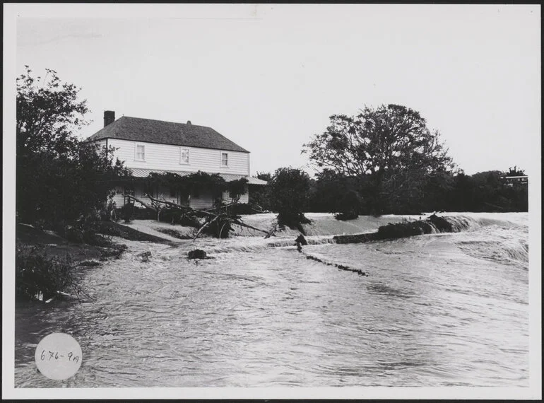 Image: Kemp House in flood (2)