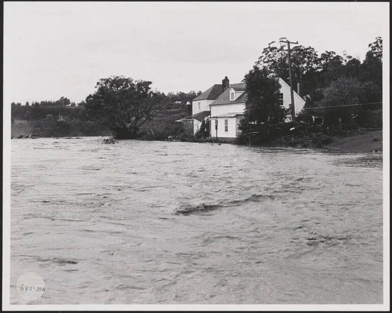 Image: Kemp House in flood (1)