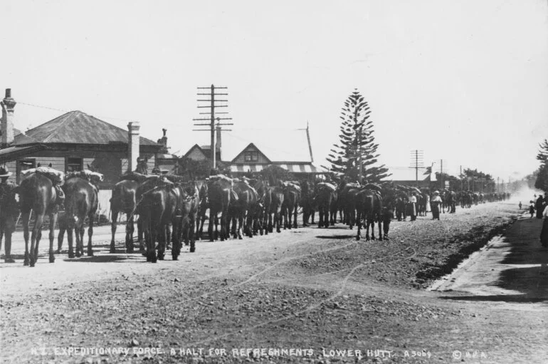 Image: New Zealand Expeditionary Force : a halt for refreshments