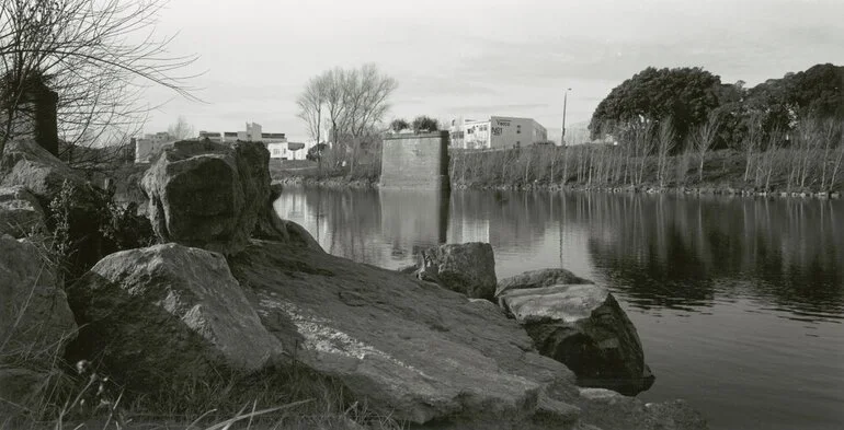 Image: Fifth Hutt Bridge piers